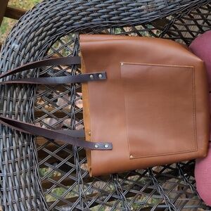 Portland leather goods medium tote in honey